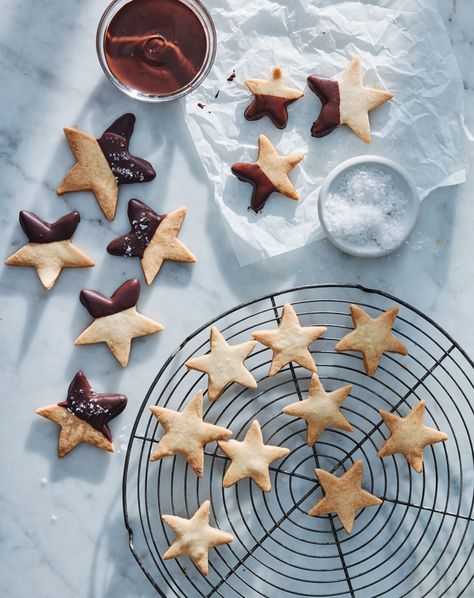 Chocolate-Dipped Shortbread Stars - New England Today Sleepover Treats, Christmas Confections, Star Sugar Cookies, Star Shaped Cookies, New Years Cookies, Magazine Recipes, Dipped Cookies, New England Travel, Cutout Sugar Cookies