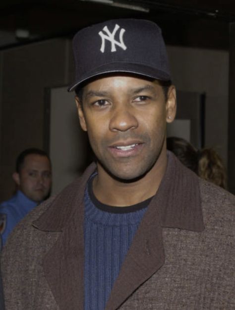 Denzel Washington attends the premiere of the film "Antwone Fisher" at the Motion Picture Academy on December 19, 2002 . Antwone Fisher, Denzel Washington, December 19, Motion Picture, Washington, Motion, Actors, Film