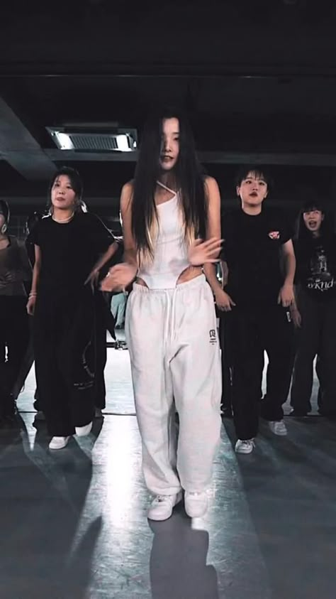 Snap Dance, Hip Hop Dancer, Contemporary Dance Videos, Simple Dance, Dance Playlist, Dance Basics, New Dance Video, New Dance, Lalisa Money