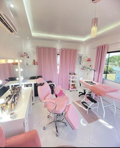 Modern Lash Room Decor, Lash And Makeup Room, Makeup Salon Decor Interior Design, Home Beauty Room Salon, Pink And White Lash Room, Lash And Makeup Studio Decor, Nail And Makeup Room Ideas, Aesthetician Studio, Lash Shed Room