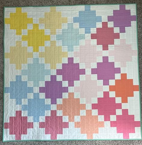 Irish Chain Baby Quilt Pattern Free, Celtic Twist Quilt Pattern, Celtic Crossing Quilt, Trinity Celtic Knot Quilt Pattern, King Size Irish Chain Quilt Pattern Free, Baby Girl Quilts, Instagram Baby, Pretty Quilt, Bundle Of Joy