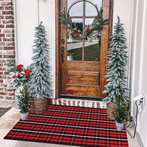 Porch Decor Christmas, Indoor Outdoor Porch, Outdoor Porch Decor, Plaid Rug, Cozy Christmas Decor, Christmas Front Porch, Christmas Color, Christmas Inspo, Christmas Style