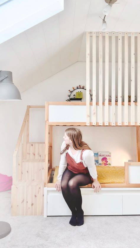 Mit der Kombi aus Kura und Malm zum Raumwunder im Kinderzimmer. Ikea Kura Bed Playhouse, Ikea Kura Loft Bed Ideas, Ikea Kura Double Bed Hack, Ikea Kura Bed Hack 2 Kids, Kura Ikea Bed Ideas Hacks, Kura Bed Makeover, Ikea Hack Smastad, Ikea Bunk Bed Hack Kura, Ikea Kids Bed Hack