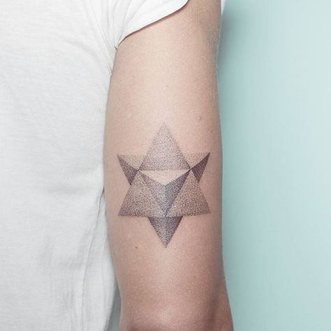 Handpoked Merkaba! #handpoked #handpushed #handmade #tattoo #tatuagem #tatouage #tatuaje #3d #merkaba #sacredgeometry #metatron #isometric #dotwork #shades #triangle #tattooersubmission Merkaba Tattoo, Stick And Poke Tattoos, Tattoo On The Back, Trinity Tattoo, Stick Poke Tattoo, Nature Tattoo Sleeve, Iris Tattoo, Sick Tattoo, Handpoke Tattoo