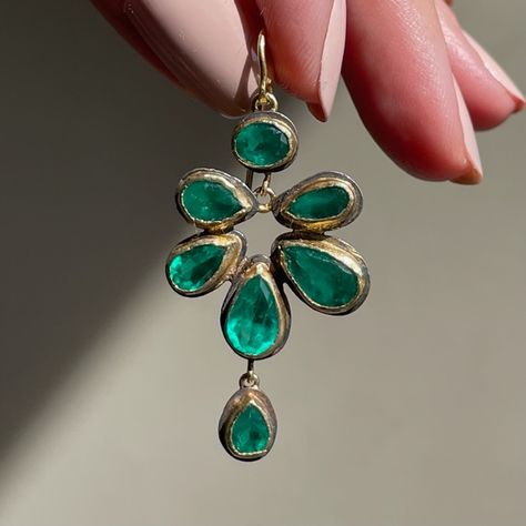 Colombian Emerald Malta Earrings set in 18k gold & silver by Judy Geib #judygeib #futureheirlooms #augustla Colombian Jewelry, Judy Geib, Family Jewels, Colombian Emeralds, Classy Jewelry, Ear Stud, Jewelry Lookbook, Creative Jewelry, Stylish Jewelry