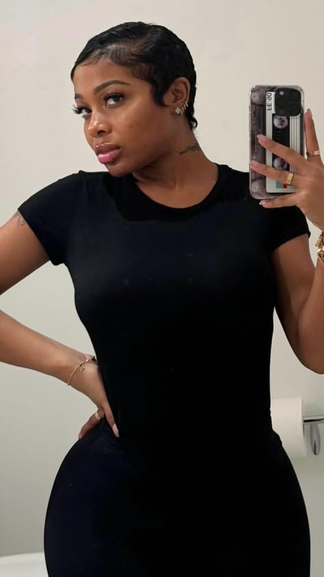 Jayda Cheaves Short Hair, Baddie Haircuts, Cute Haircut Ideas, Baddie Hair Styles, Bald Baddie, Sleek Short Hair, Finger Waves Short Hair, Short Dyed Hair, Relaxed Hairstyles