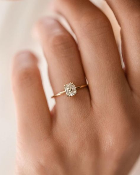 Small Classy Engagement Ring, Simple Ring Wedding, Dainty Gold Wedding Ring, Small Oval Engagement Ring, Simple Rings Engagement, Gold Wedding Rings Simple, Dainty Oval Engagement Ring, Simple Oval Engagement Ring, Simple Gold Engagement Rings