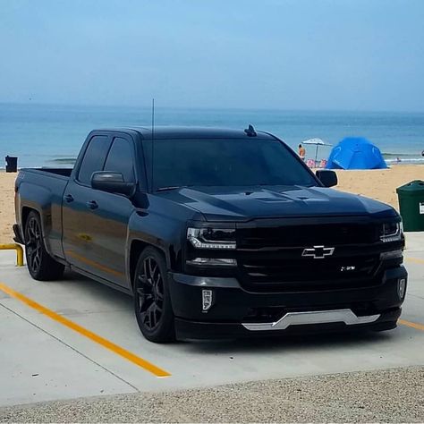 Chevy Silverado crew cab..#Chevy #Chevrolet #Silverado Chevrolet Trucks Old, Chevy Silverado Lowered, Single Cab Silverado, New Chevy Silverado, 2016 Chevy Silverado, Silverado Crew Cab, Single Cab Trucks, Chevy Trucks Silverado, Silverado Truck