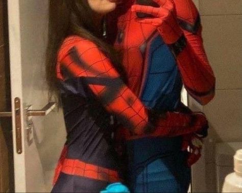 Partner Halloween Costumes, Spiderman Black Cat, Spiderman Girl, Spiderman Suits, Spiderman Cosplay, One Piece Cosplay, Matching Costumes, Addicted Series, Popular Instagram