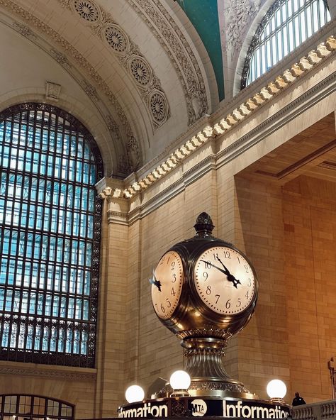 Lulalogy Nueva York. En mi NYC era! . . . #lulalogystyle #ootd #springoutfit #nyc #nycoutfit #grandcentralterminal #newyorkoutfit #lulatraveltips #travelgirl Welcome Back Queen Serena, New York Outfit, Grand Central Terminal, Grand Central Station, Nyc Aesthetic, Grand Central, Central Station, Gossip Girl, Girls Trip