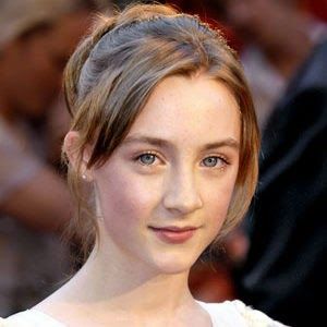 I made my TOP 10 Most Promising Actors under 30 years old, so it would be almost descrimination don't do a TOP 10 to actresses. In this "cat... Pool Party Hair, Susie Salmon, Saoirse Ronan, Bridal Makeup Looks, Actrices Hollywood, Hollywood Stars, Mtv, Celebrity News, Actors & Actresses