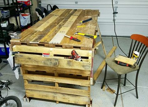 Pallet Work Bench Desks & Tables Pallet Workbench, Pallet Work Table, Pallet Work Bench Diy Workbenches, Pallet Wood Desk, Desk Made Out Of Pallets, Work Table From Pallets, Pallet Desk Diy Simple, Pallet Work Bench, Wooden Work Bench