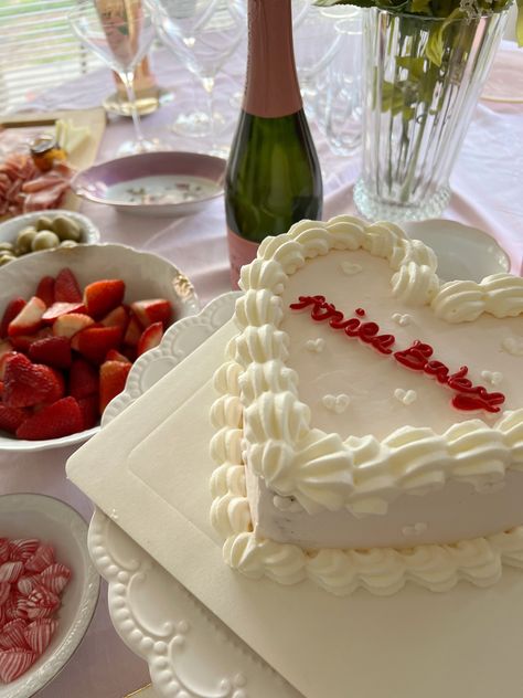 Heart Birthday Cake Aries, Aries Baby Cake Aesthetic, Aries Szn Cake, Taurus Baby Cake Aesthetic, Aries Cake Aesthetic, Aries Birthday Aesthetic, Aries Baby Cake, Aries Cake, Aries Birthday Cake