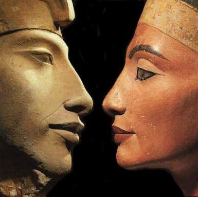 Akhenaten and Nefertiti                                                                                                                                                                                 More Egypt Holiday, Lovely Paintings, Egyptian Architecture, Starověký Egypt, Ancient Places, Egyptian Beauty, Egyptian Artifacts, Queen Nefertiti, History Teacher