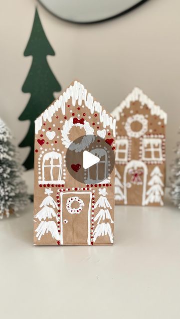 Brown Paper Gingerbread House, Brown Paper Decorations, Brown Paper Bag Gingerbread House, Diy Gingerbread House Ideas, Gingerbread House Paper Craft, Paper Mache Gingerbread House, Paper Bag Gingerbread House Craft, Cardboard Gingerbread House Garland, Gingerbread Paper Bag