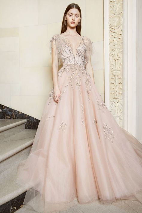 Monique Lhuillier Fall 2018 Ready-to-Wear Collection Peach Colour Gown, Outfit Birthday, Peach Colour, Garden Party Dress, فستان سهرة, Yes To The Dress, Gala Dresses, Monique Lhuillier, Gorgeous Gowns