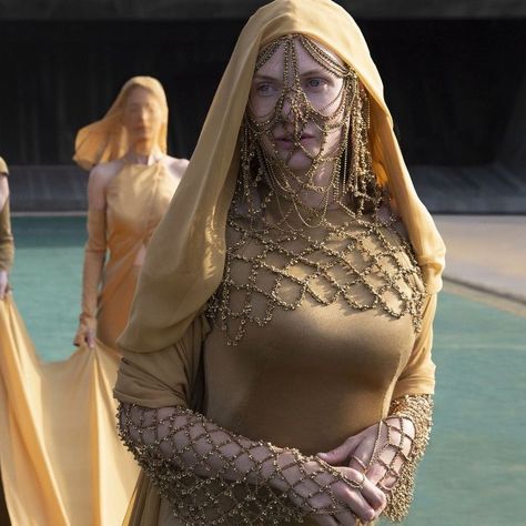 Rebecca Ferguson Fan on Instagram: “Rebecca Ferguson as Lady Jessica - Dune (2021) Costumes by Jacqueline West” Lady Jessica Dune, Jessica Dune, Glitter Cake Pops, Lady Jessica, Olive Garden Salad Dressing, Dune 2021, Bene Gesserit, Rebecca Ferguson, Summer Barbecue