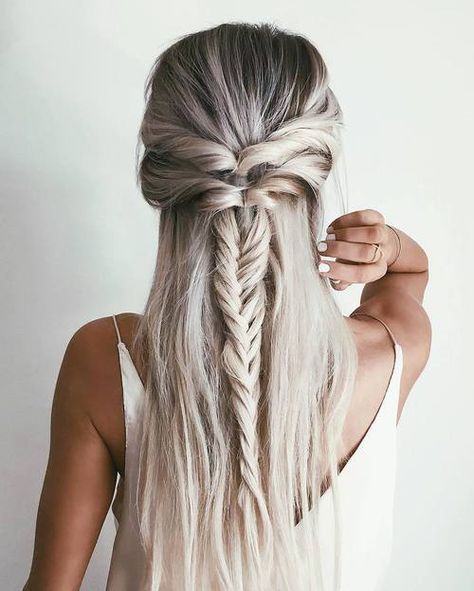 half up fishtail braid | obsessed with this hair style! Fishtail Braid, Chic Hairstyles, Long Straight Hair, Fish Tail Braid, Cute Hair, Gorgeous Hair, Bobs Haircuts, Pretty Hairstyles, Beauty Hair