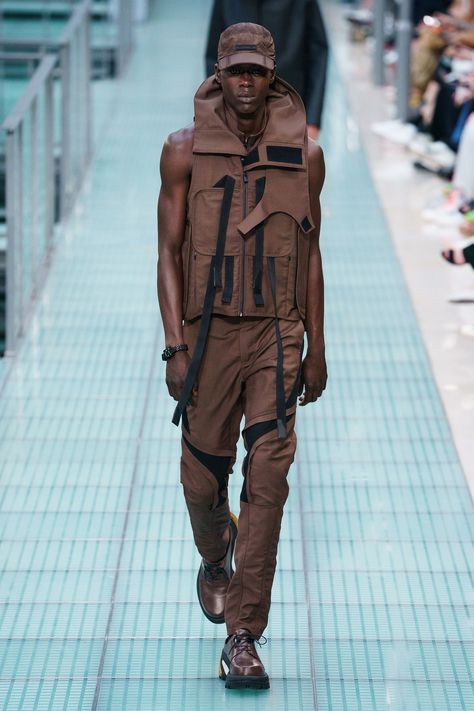 How Men’s Street Style Is Influencing Runway Trends—From Short Shorts to Crystals | Vogue Utility Vest Outfit Men, Utility Vest Outfit, Spring Menswear, Menswear 2020, Vest Outfits Men, 2020 Runway, Runway Trends, Heron Preston, Mens Winter Fashion