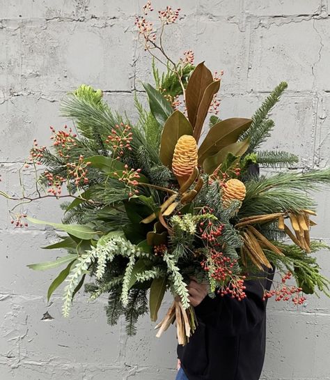 Floral Aesthetics, Holiday Bouquet, Winter Florals, Christmas 2025, Christmas Bouquet, Christmas Flower Arrangements, Flowers Decoration, Luxury Christmas, Christmas Inspo