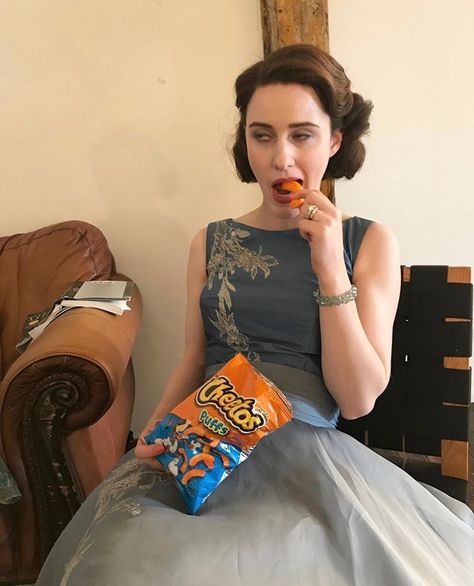 17.1k Likes, 93 Comments - Cosmopolitan (@cosmopolitan) on Instagram: “Breakfast of champions 🧀  #rg @rachelbrosnahan” Marvelous Mrs Maisel Fashion, Mrs Maisel Fashion, Midge Maisel, Marvelous Mrs Maisel, Bernadette Peters, Mrs Maisel, Instagram Breakfast, Rachel Brosnahan, Breakfast Of Champions