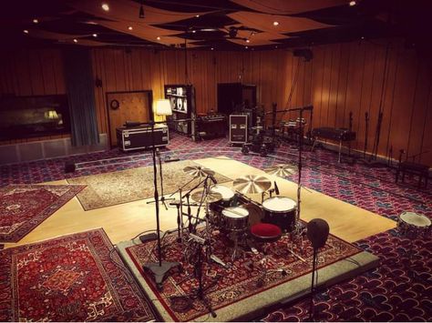 Vintage Recording Studio, Drums Studio, Basement Studio, Music Rooms, Studio Music, Home Studio Setup, Music Studio Room, Home Recording Studio, Sound Studio