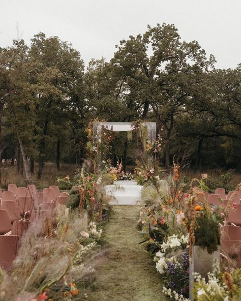 All Posts • Instagram Ground Florals Wedding, Garden Wedding Ceremony, Wedding Ceremony Seating, Classic Wedding Inspiration, Documentary Wedding Photos, Lauren Nicole, Austin Texas Wedding, Garden Weddings Ceremony, Candid Wedding Photos