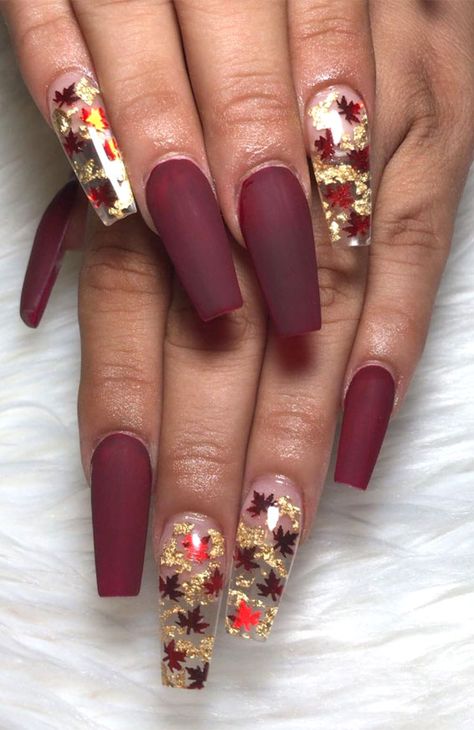 Deep plum nails and autumn leaves We have a beautiful autumn nails design for those who love dark nails. The nails feature dark plum... Fall Wedding Nails, Plum Nails, Wedding Nail Art Design, Simple Acrylic, Fall Nail Art Designs, Cute Nails For Fall, Fall Acrylic Nails, Thanksgiving Nails, Nail Art Wedding