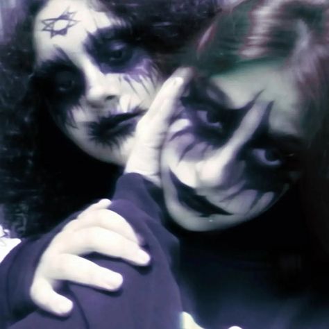 Corpsepaint Couple, Goth Corpse Paint, Corpse Paint Aesthetic, Corps Makeup, Corpse Paint Ideas, Corpse Paint Makeup, Corpse Makeup, Paint Aesthetic, Ghost Face Mask