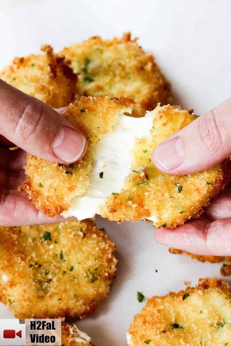 Fried Mozzarella Cheese, Homemade Mozzarella Sticks, Sunday Meals, Fried Mozzarella, Fried Cheese, Mozzarella Recipes, Cheese Party, Cheese Dishes, Fresh Mozzarella