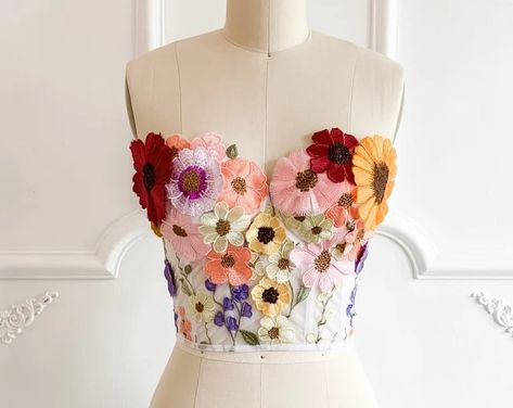 jordanderuiter - Etsy Halloween Parejas, Wedding Corset, Easy Wedding Planning, Taylor Swift Tour Outfits, Spring Wedding Dress, Wedding Skirt, Floral Corset, Floral Wedding Dress, Cloth Flowers