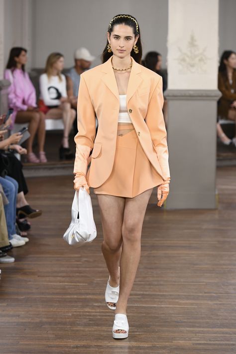 Warm Spring Color Palette, Apricot Crush, Peach Clothes, Coral Fashion, Peachy Keen, Pastel Fashion, Peach Fuzz, Street Look, Runway Collection