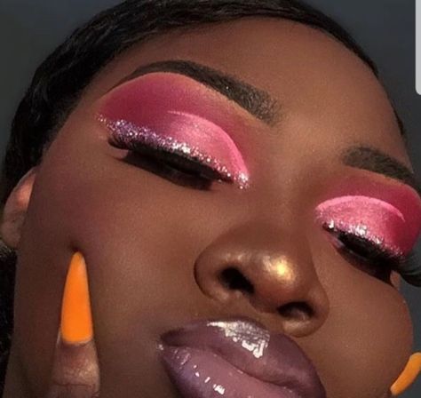 🌺 Pink And Gold Makeup, Hot Pink Makeup, Prom 2k24, Makeup 2022, Quinceanera Makeup, Day Eye Makeup, Pink Smokey Eye, New Makeup Ideas, Pink Eyeshadow Look