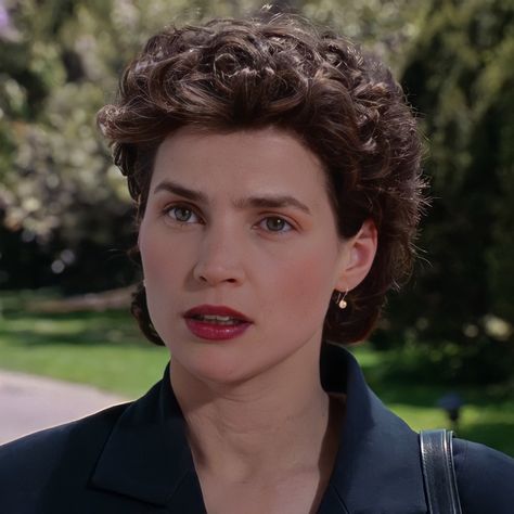 Julia Ormond Hair, Julia Ormond Sabrina, Sabrina Haircut, Sabrina 1995 Movie, Sabrina 1995, Sabrina Hair, Winter Celebrities, Julia Ormond, Short Wavy Haircuts