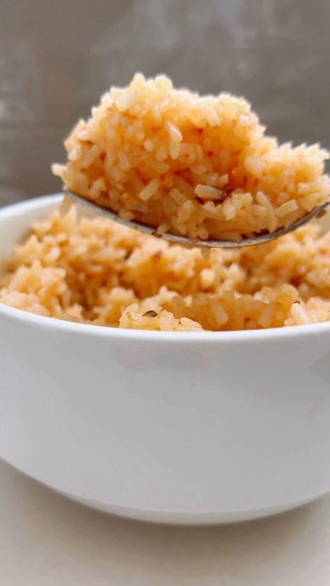 Oven Baked Spanish Rice, Mexican Rice Baked In Oven, Oven Baked Mexican Rice, Mexican Rice In Oven, Oven Spanish Rice, Oven Mexican Rice, Gluten Free Mexican Rice, Oven Rice Recipe, Baked Mexican Rice