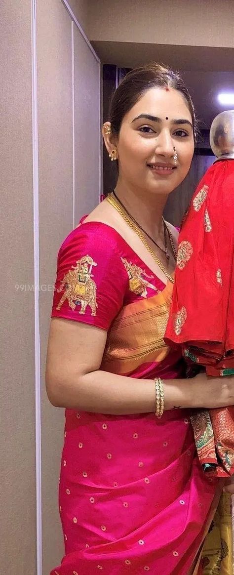 Disha Parmar Saree, Anna Rajan, Disha Parmar, Nice Smile, Beautiful Housewife, Arabian Beauty, Arabian Beauty Women, Face Beauty, Charlie Chaplin