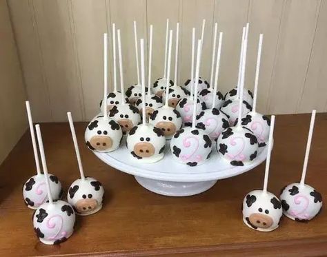 Cow Themed Baby Shower Ideas, Cow Baby Shower Theme, Themed Baby Shower Ideas, Baby First Birthday Themes, Cow Birthday Parties, Cowgirl Baby Showers, Cow Cakes, Barnyard Birthday Party, Cow Baby Showers