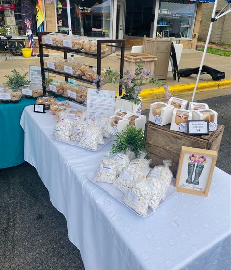 Farmers Market Bakery Booth, Farmers Market Set Up Baked Goods, Bakery Setup At Farmers Market, Bakery Vendor Booth, Bake Sale Displays Table, Bakery Vendor Booth Display Ideas, Farmers Market Table Display, Bake Sale Display Table Farmers' Market, Bread Booth Farmers' Market