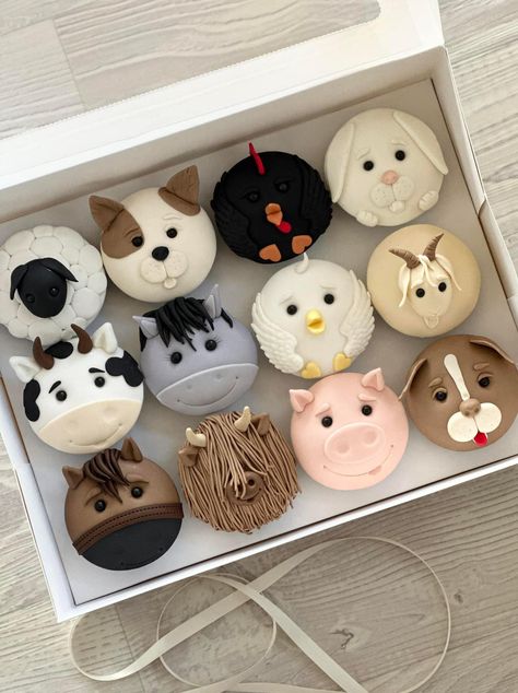 Donkey Cupcakes, Animal Cupcakes Easy, Animals Cupcakes, Chicken Cupcakes, Farm Animal Cupcakes, Animal Cupcake, Cupcake Inspiration, Bakery Design Interior, Animal Baby Shower Theme