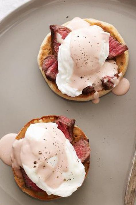 Steak Eggs Benedict, Poched Eggs, Breakfast Steak And Eggs, Foods Diabetics Should Avoid, Hollandaise Recipe, Benedict Recipe, Steak Breakfast, Eggs Benedict Recipe, Eggs Benny