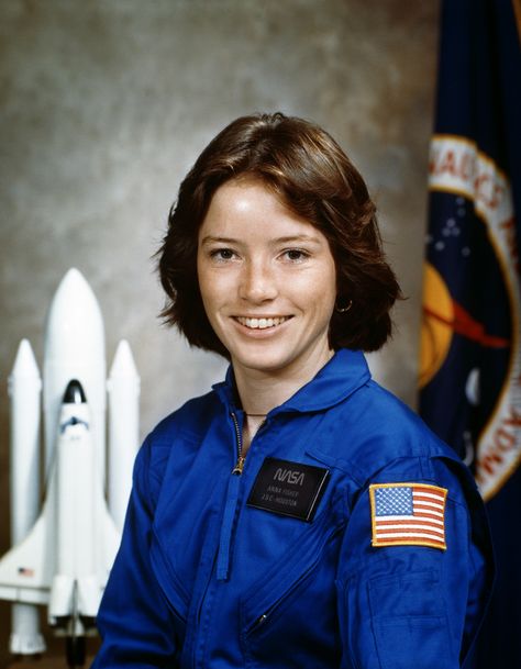 Anna Fisher - 1979 Anna Fisher, First Female Astronaut, Simone Veil, Nasa Photos, Anna Lee, Nasa Space Shuttle, Nasa Astronauts, Space Pictures, Space Suit