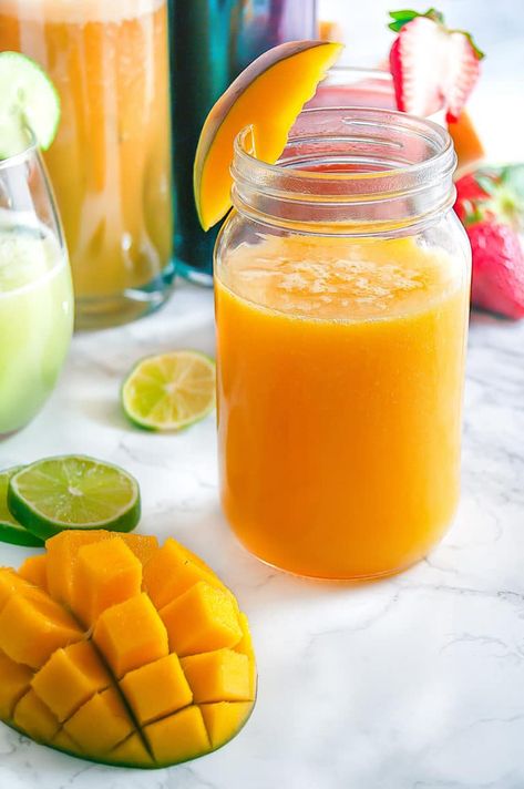 Mango Agua Fresca in a mason jar with fresh mango and lime garnish. Mango Agua Fresca, Mango Water, Mango Juice Recipe, Uric Acid Crystals, Mango Drinks, Fruit Juice Recipes, Sugarcane Juice, Mango Recipes, Uric Acid