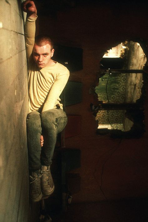 Renton Trainspotting, Requiem For A Dream, Septième Art, Movie Shots, Trainspotting, Ewan Mcgregor, Film Inspiration, Cinematic Photography, Obi Wan