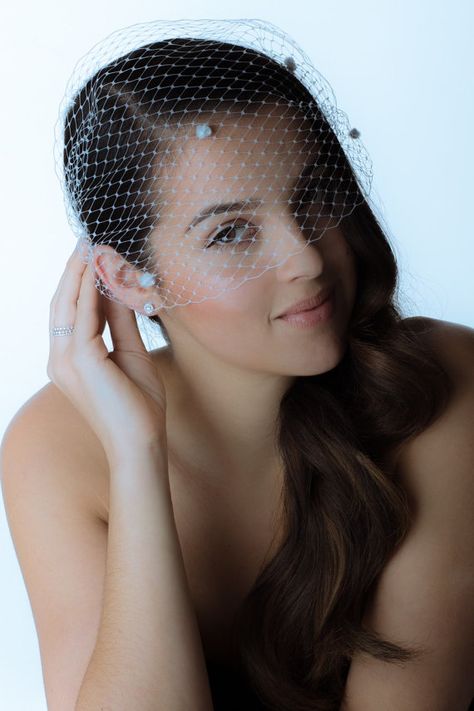 Birdcage Veil, Vintage Wedding/Bridal Veil With Lace Trim, ivory 1940s Style - DOT  POM POM POM POM POM - Anyone born in the 80s should Birdcage Veil Hairstyle, Bird Cage Veil, Cage Veil, Bridal Birdcage Veils, Wedding Birdcage, Mask Style, Short Veil, Blusher Veil, 1940s Style