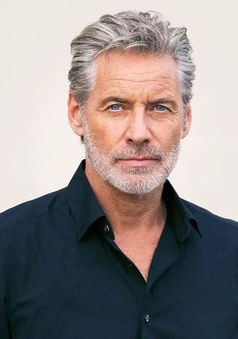 White Hair Men, Older Mens Hairstyles, Grey Man, Men Over 50, Grey Hair Men, Men With Grey Hair, Long Hair On Top, Handsome Older Men, Short Beard