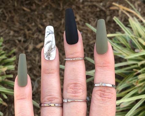 Best Coffin Shape Nail Designs in 2020. (paid link) You can get additional details at the image link. Hunter Green Nails, Green Acrylic Nails, Nails Stiletto, Matte Nails Design, Fall Acrylic Nails, Black Nail, Acrylic Nails Coffin Short, Short Acrylic Nails Designs, Coffin Nails Designs