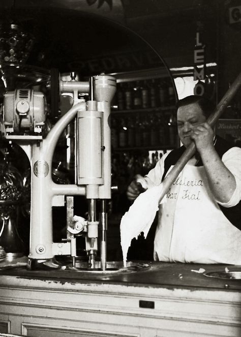 Vintage picture of Classic Gelato maker using the Cattabriga Effe. http://www.advancedgourmet.com/batch-freezer-for-gelato-ice-cream/vertical-cattabriga-effe.html Gelato Branding, Gelato Brands, Brand Direction, How To Make Gelato, Gelato Maker, Italian Ice Cream, Gelato Ice Cream, Ice Cream Design, Cream Design