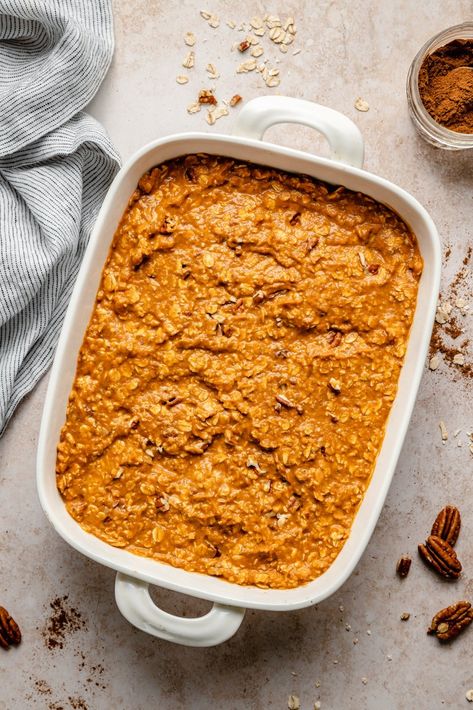 Cozy and delicious pumpkin baked oatmeal that truly tastes like your favorite pumpkin pie! This nutritious pumpkin oatmeal bake uses up a whole can of pumpkin puree and is filled with warming spices. Options to add chopped nuts and a lovely cream cheese glaze for an extra treat! The perfect healthy breakfast for fall that's freezer-friendly. Pumpkin Pie Baked Oats, Pumpkin Oatmeal Bake, Pumpkin Pie Baked Oatmeal, Pumpkin Baked Oatmeal, Pumpkin Oatmeal Muffins, Conscious Eating, Baked Oats Recipe, Baked Pumpkin Oatmeal, Oatmeal Bake