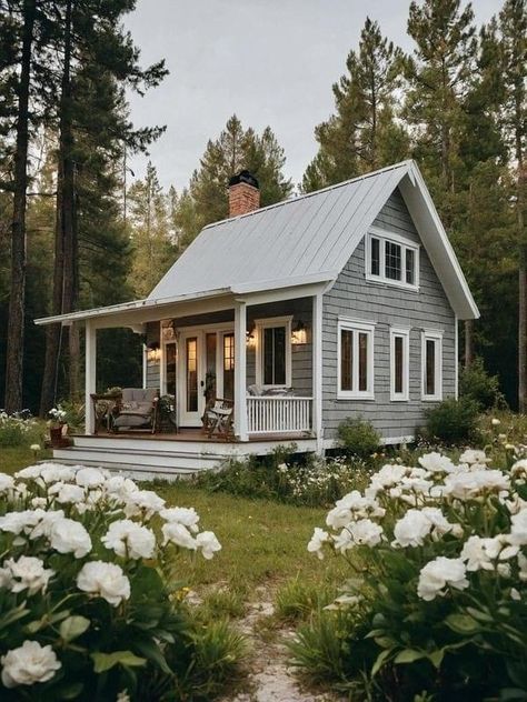 House On A Budget, Backyard Guest Houses, Cottage Tiny House, Small Cottage Homes, Homes Ideas, Pole Barn House Plans, Prefab Cabins, Dream Cottage, Smart Living