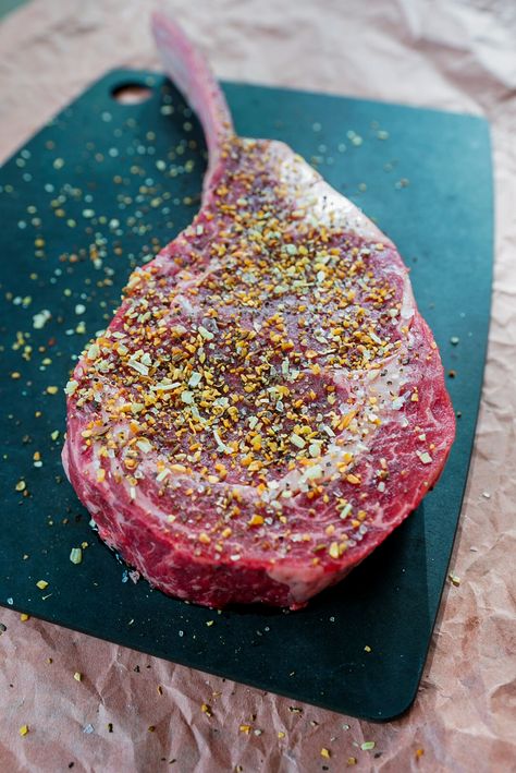 Tomahawk Steak Cast Iron, Cowboy Steak How To Cook, Tomawak Steak, Tomahawk Steak Recipe Oven, Tomahawk Steak Recipe, Couple In The Kitchen, Cowboy Steak, Steak In Oven, Tomahawk Steak